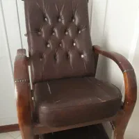 ۱۰ عدد صندلی چرمی با پایه چوبی