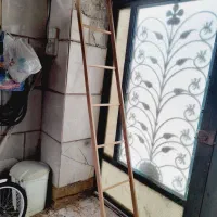 نردبان آهنی کاملا سالم