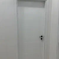 درب اتاقی و سرویس روکش رنگ سفید با چارچوب