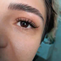 مدل برای کاشت مژه