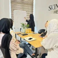آموزش تخصصی فیشال و پاکسازی پوست در کلینیک
