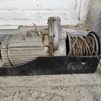 یک  عدد  هیلتی ویک عدد   وینچ  بالابر