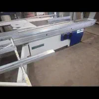 به یک برشکار ام دی اف حرفه‌ای و یک کارگر ساده