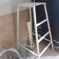 چهارپایه اهنی