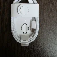 کابل اورجینال روی کارتون آیفون ۱۷ پرومکس