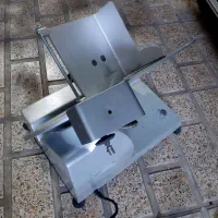 کالباس بر محک و ترازو و میز