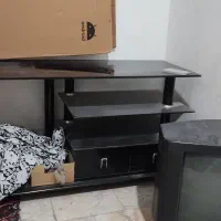 تلوزیون و میز تلوزیون