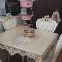 میز غذاخوری و میز تلویزیون هر دو نو هستن