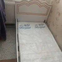 تخت وتشک نوجوان