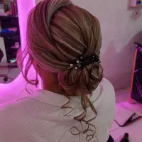 سالن زیبایی آراگل رنگ و مش میکاپ