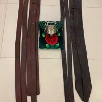هیکلی علامت علم ۱۱۰ با گلدان