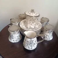 یک دست فنجان با قندان و شکر پاش نو