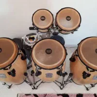 نوازنده پرکاشن تومبا داربوکا