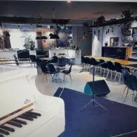 ۳۰۰متر کافه رستوران پونک