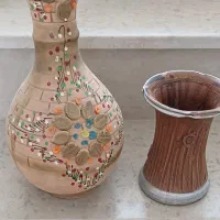 گلدان ویک عدد کوزه تزئینی