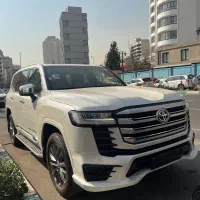 لندکروزر 2025 سفید
