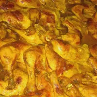 منشی یا صندوقدار خانم جوان شیفت شب