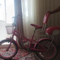 دوچرخه صورتی رنگ