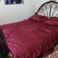 تخت فلزی دو نفره همراه با تشک و روتختی
