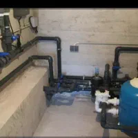 کارگر موتورخانه شوفاژ رادیاتور و پکیج