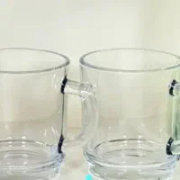 نیم لیوان لیوان شیشه ای