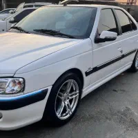 راننده با خودرو