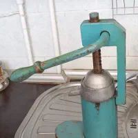آبمیوه گیری دستی