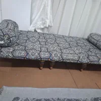 تخت سنتی با تشک و بالشتک  صندوقچه مخمل