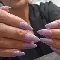 تخفیف ویژه کاشت ناخن  ۱۸۹