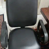 صندلی مطالعه و کامپیوتر