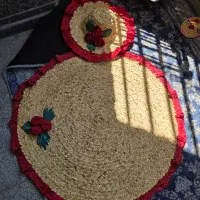 کلاه و سفره یا زیر گلدانی حصیری