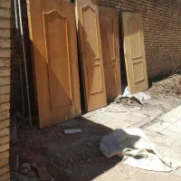 درب با چهارچوب فلزی