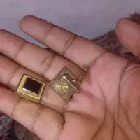 یک جفت دکمه،رنگ ثابت قدیمی