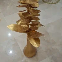 گلدان و گل مصنوعی