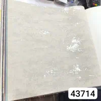 ترمووال و آینه و کاغذ دیواری