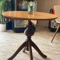 میز گرد چوبی