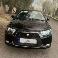 راننده با ماشین دنا پلاس اتومات