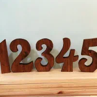 عدد و حروف چوبی دکور آتلبه عکاسی کودک