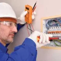 خدمات برق کاری لوله کشی پمپ آب نصاب دوربین لوستر