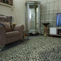 بوفه سه طبقه شیشه ای پشت عاینه