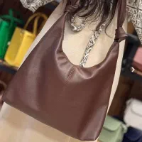 کیف چرم بزرگ به قیمت ۴۴۵ تومان