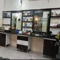 ویترین آرایشگاه مردانه در حد نو