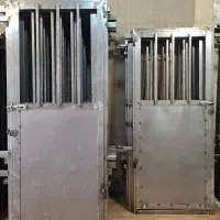 درب انبار ۸۰ در ۲ متر نیمه‌سنگین در انباری ۸۰  ۲۰۰