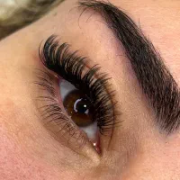مژه کار حرفه ای
