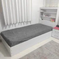 تخت یک نفره در حد نو سالم