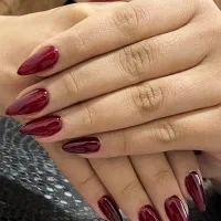 خدمات ناخن و ارایشگری