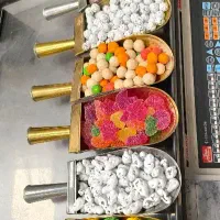 نخود رنگی، ذرت شکلاتی، ژله شکری، کشمش شکلاتی