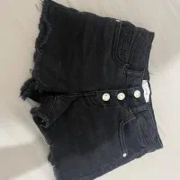تعدادی کفش و لباس