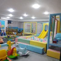 خانه بازی کودک با فضای ایمن و حضور مربی
