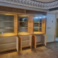 ویترین چوبی تمیز سالم
